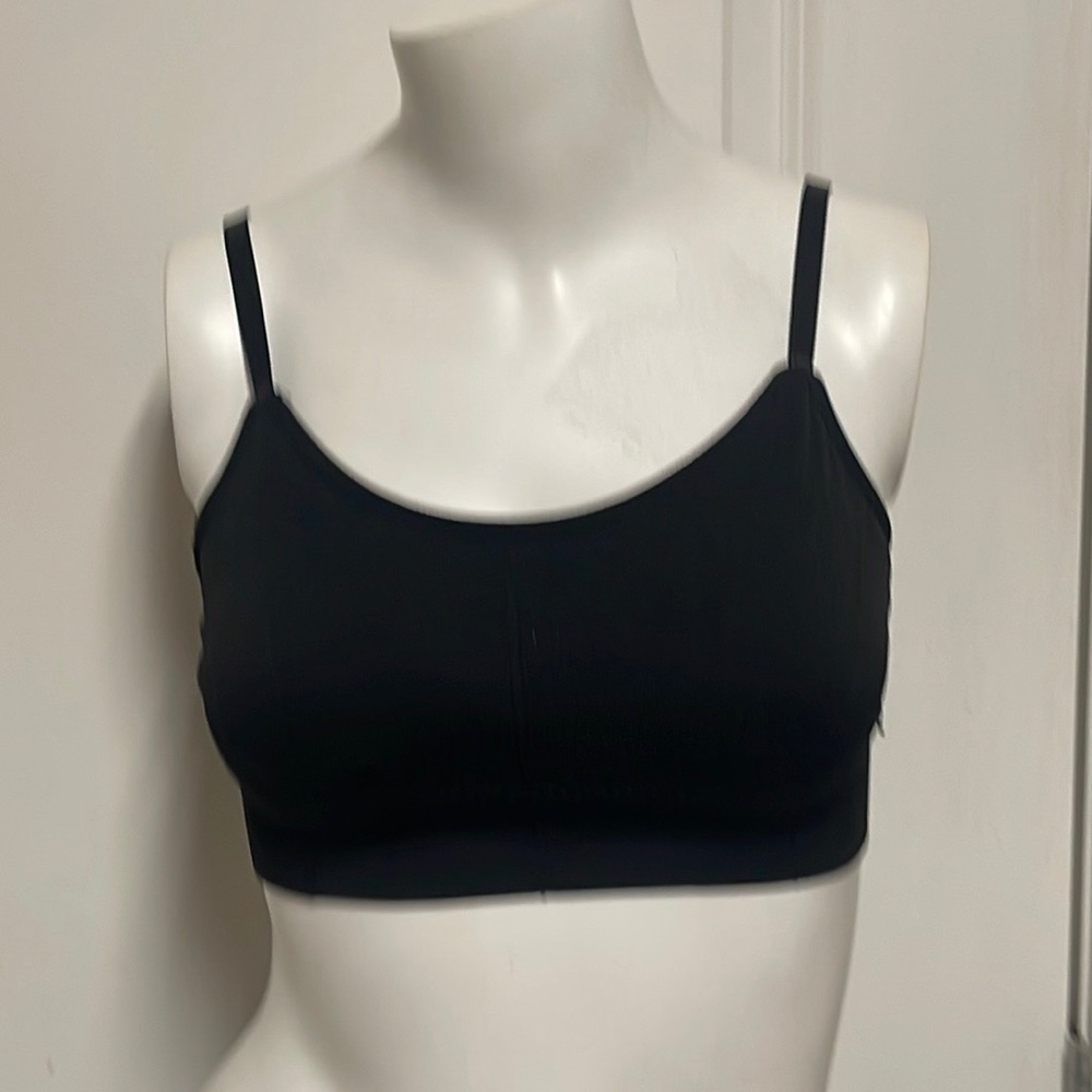 Black sports bra